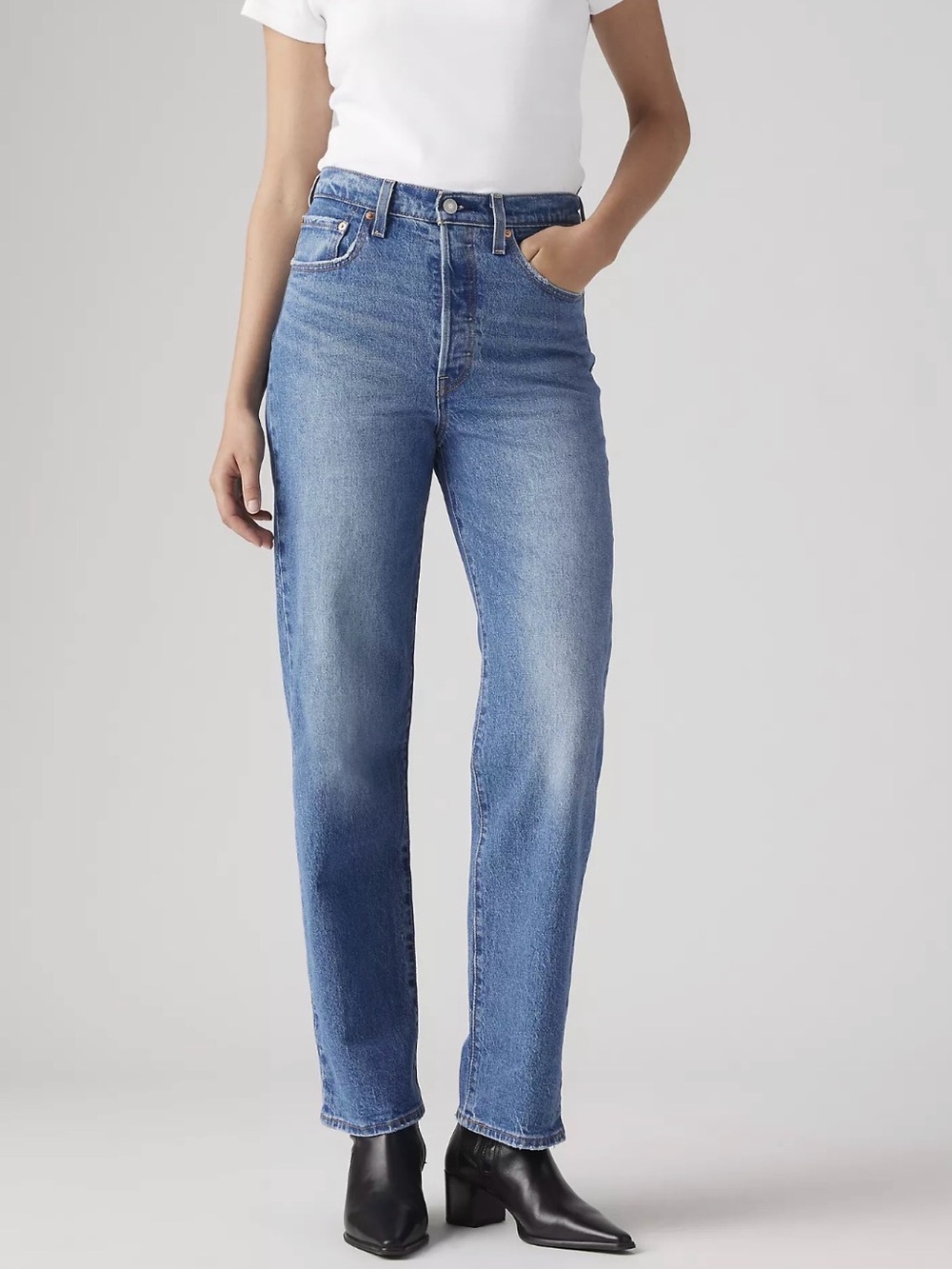 Levi's Women's Ribcage Ankle Straight Jeans in Medium Blue